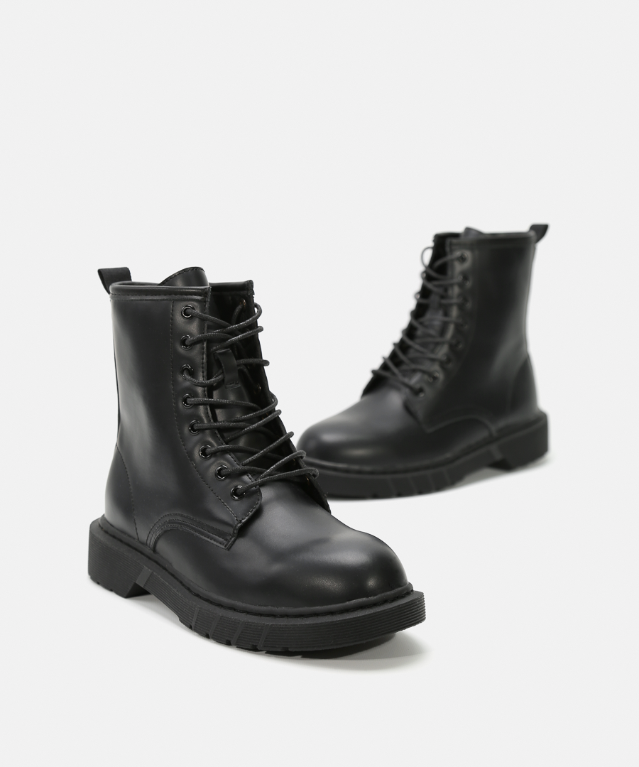 Botines planos militares image number null